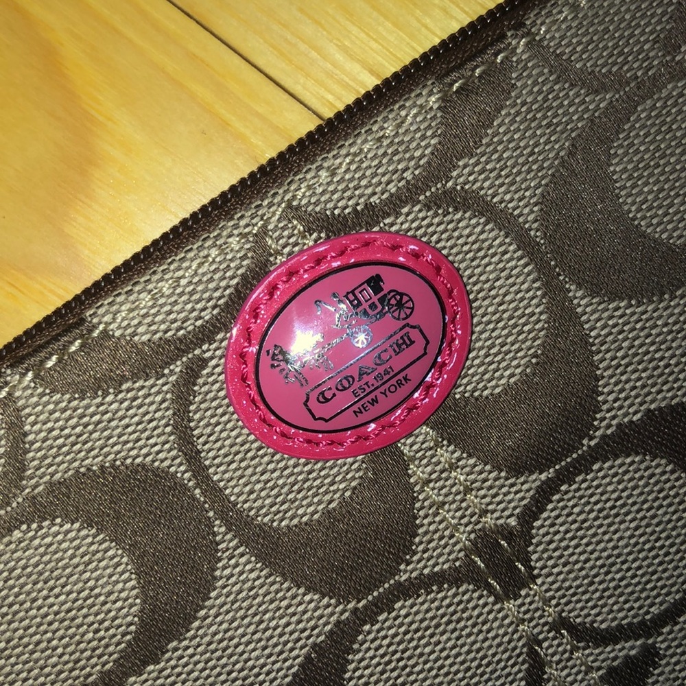 Coach wristlet - Picture 4 of 5